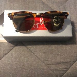 never before worn ray-ban sunglasses